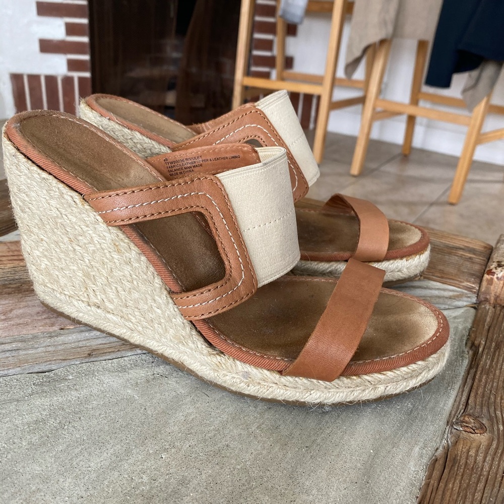 Tommy Bahama wedge sandals